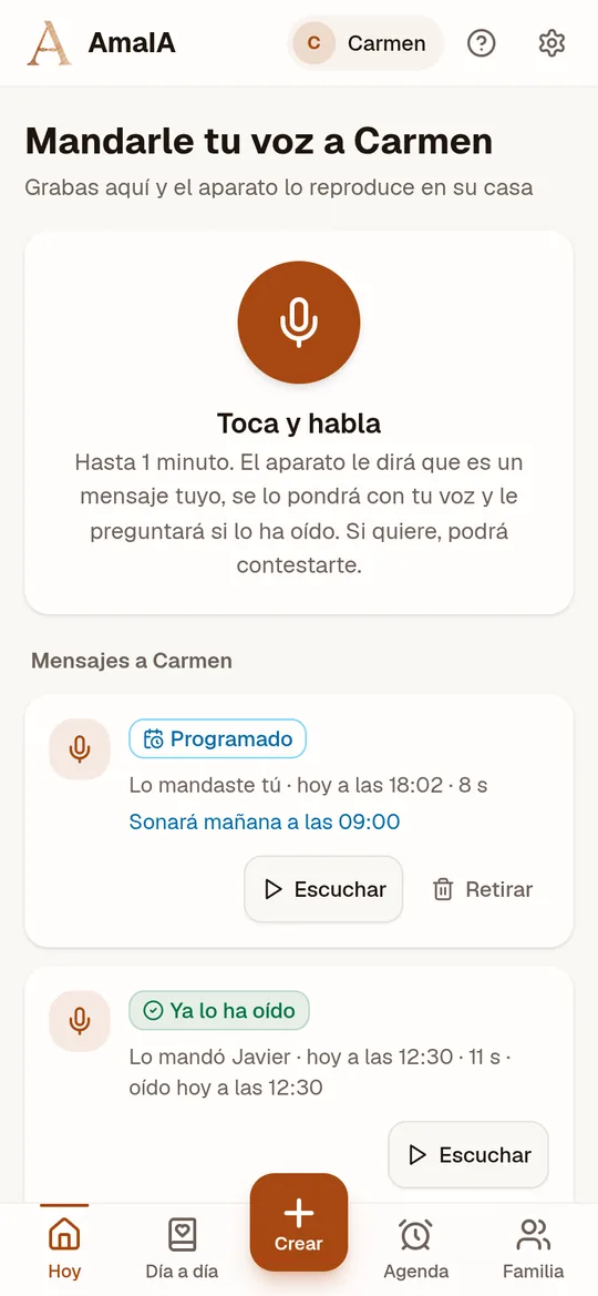 La pantalla «Mandarle tu voz a Carmen» de la app: un botón grande para grabar un mensaje y, debajo, uno programado para mañana a las 9:00 y otro que Carmen ya ha oído